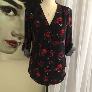 3/$25🎀 Guess Floral Blouse